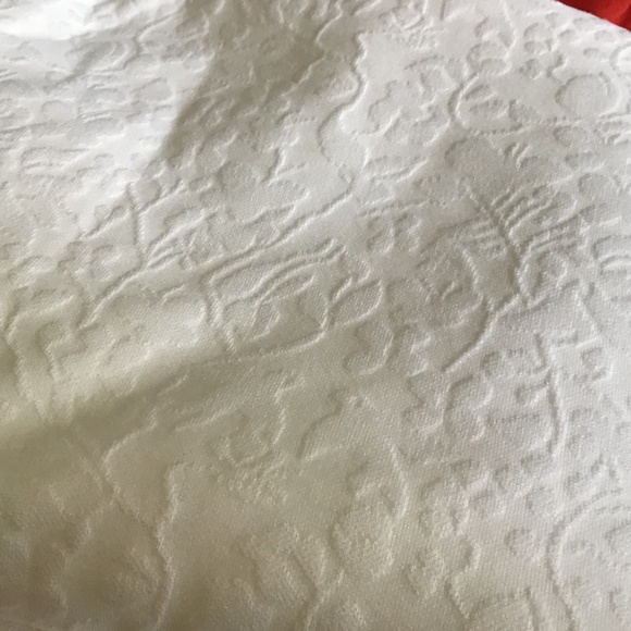 Liz Claiborne White Textured Top - Picture 2 of 9